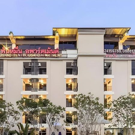 Thousand-Ten Thousand Hotel Bangkok Buitenkant foto