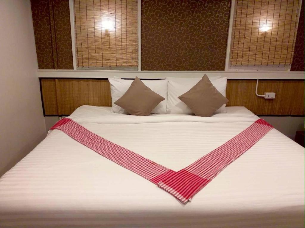 Thousand-Ten Thousand Hotel Bangkok Buitenkant foto